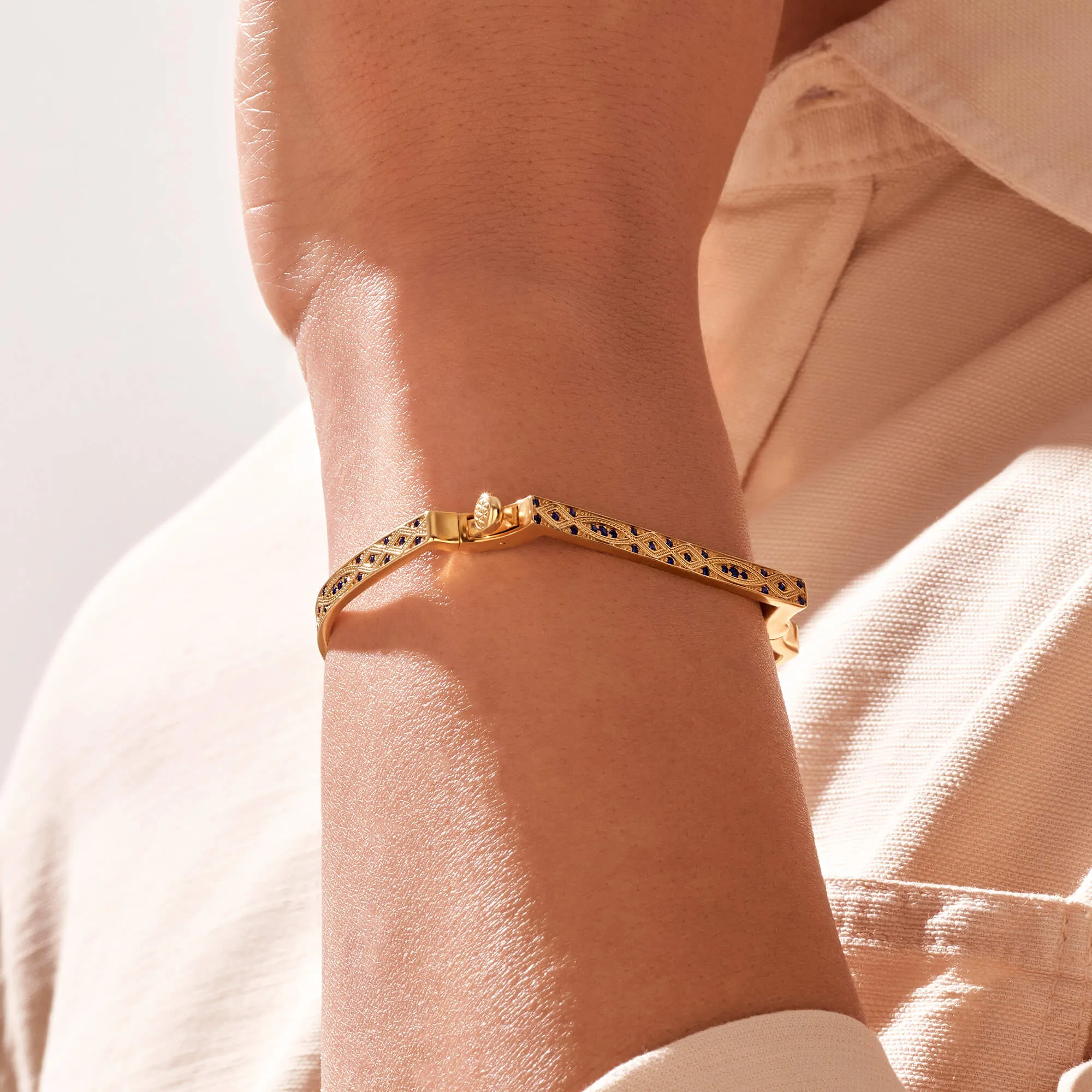 Streamline Bangle in Gold